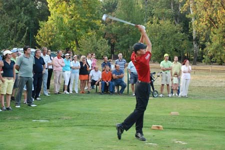 毎年開催している15のトーナメントには、ゴルフ界の有名選手が出場
